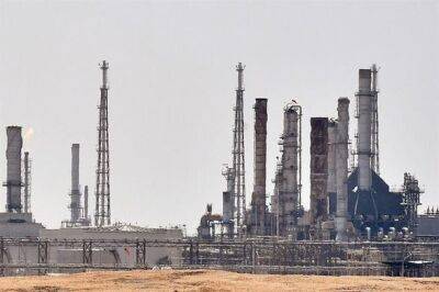 Саудовская Аравия сократит добычу нефти на 500 000 баррелей в сутки. Шаг, вероятно, повысит цены на заправках