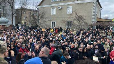 Избиение военного ВСУ: жители Хмельницкого проголосовали за переход храма УПЦ МП в ПЦУ