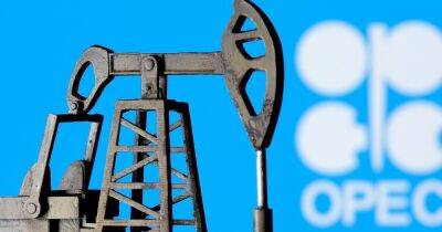 Страны ОПЕК+ неожидано решили сократить добычу нефти