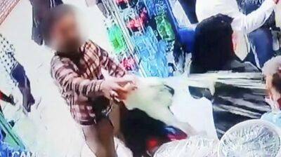 Амини Махсы - В Иране двух женщин облили йогуртом за непокрытые головы. Полиция арестовала всех участников конфликта - fokus-vnimaniya.com - Иран - Тегеран - Скончался