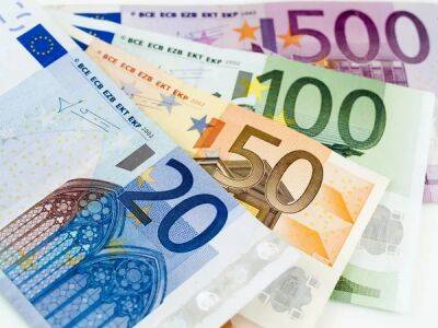 Гривна укрепилась к евро на 14 копеек. Официальный курс валют