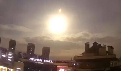 Баллистическая ракета, спутник NASA, ПВО или НЛО: что стало причиной ночного взрыва над Киевом, который увидели несколько областей