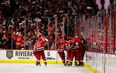 НХЛ: Флорида творит сенсацию в Бостоне, Даллас громит Миннесоту