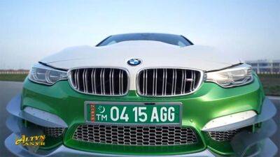 Автовладельцев в Туркменистане заставляют снимать номерные рамки