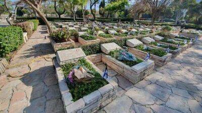 Опубликован список военных кладбищ, которые посетят министры в День памяти