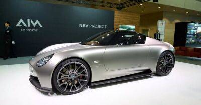 Бывший дизайнер Nissan представил яркий 600-сильный суперкар (видео)