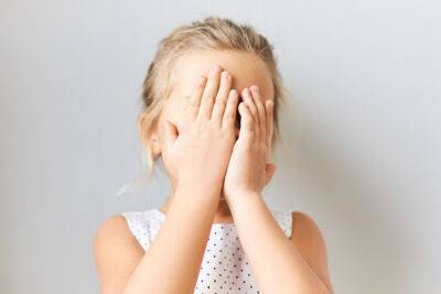 Семейный психолог рассказала, почему важно не ругать детей за их слезы и злость