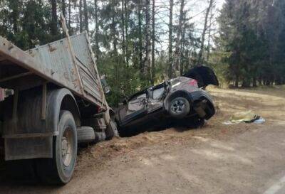Два человека пострадали в ДТП с кроссовером и грузовиком на трассе «Золотое кольцо» в Тверской области