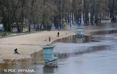 В Киеве уровень воды в Днепре за сутки снизился на 13 см