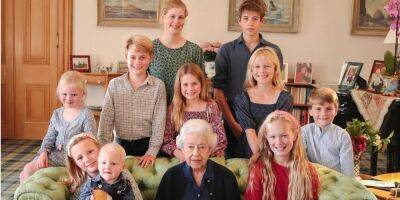Снято Кейт Миддлтон. Королевская семья показала неизвестное фото королевы Елизаветы с младшими внуками и правнуками