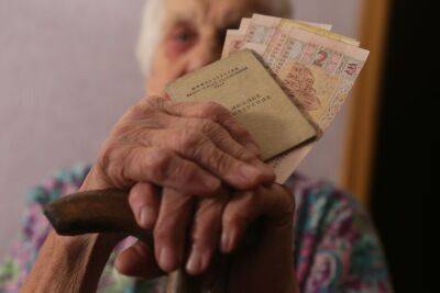 Последние выплаты в апреле: в ПФУ предупредили пенсионеров о деньгах