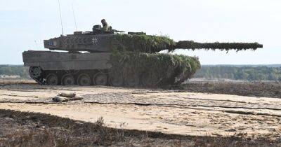 "Бронированный кулак": Польша построит центр для ремонта танков Leopard 2, – Резников