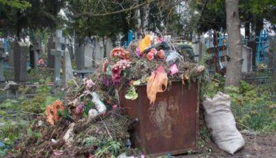 Поминальные дни: к украинцам обратились с просьбой, что не нужно брать на кладбище