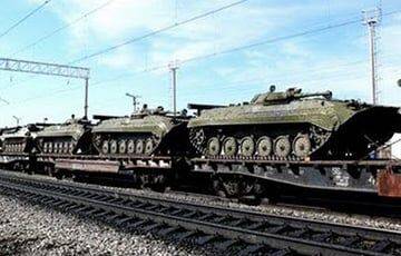 Белорусскую военную технику перебрасывают эшелонами по железной дороге