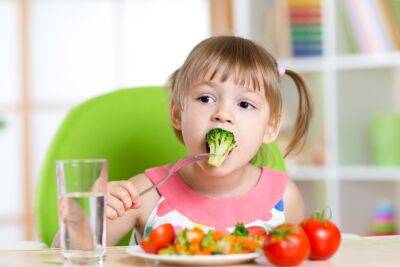 Ученые нашли способ накормить детей полезными овощами и фруктами