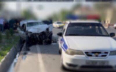 В Коканде произошло страшное ДТП с участием автомобиля Mercedes Benz. Два человека погибли