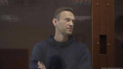 Российская оппозиция: новый суд над Навальным начнется на следующей неделе
