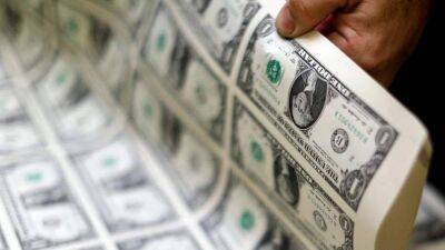 СМИ сообщили об ослаблении доллара как резервной валюты в десять раз