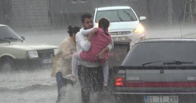 Непогода не утихает: турецкий город Адана затопило из-за проливных дождей (видео)