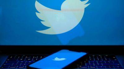 Twitter возвращает знаменитостям "синюю галочку" без уплаты за подписку – СМИ