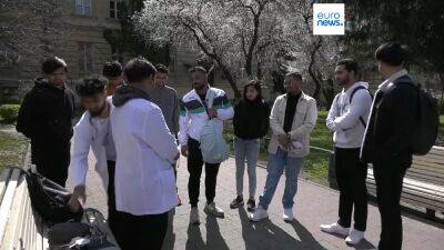Уехавшие из-за войны студенты-медики возвращаются из Индии во Львов