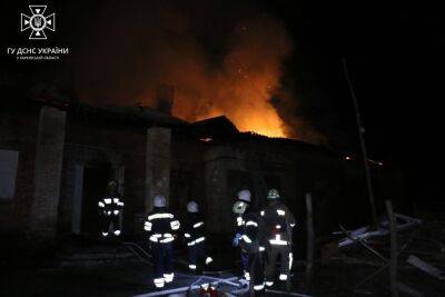 Ночью под Харьковом случился масштабный пожар: огонь охватил 750 кв. м