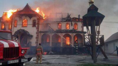 В Черновицкой области подожгли церковь УПЦ МП, подозреваемого задержали