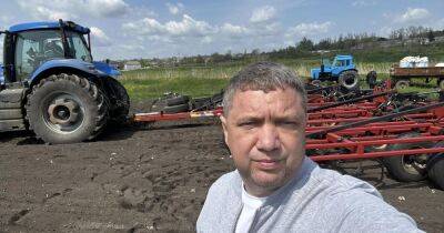Николаевский депутат-аграрий, который во время посевной подорвался на российской мине, снова вышел в поле