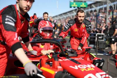 Карлос Сайнс - Себастьян Феттель - Шарль Леклер - Марко считает, что Леклер мог уйти из Ferrari - f1news.ru