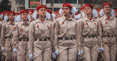 Будут вызывать в военкоматы. Оккупанты передают данные украинских детей в реестр военного учета РФ