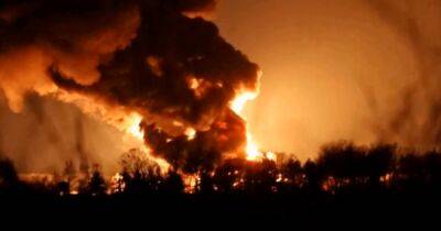 Беспилотник вызвал мощный взрыв на нефтебазе в оккупированных Ровеньках (фото, видео)
