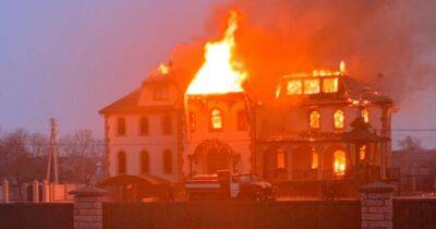 На Буковине горела церковь УПЦ: епархия утверждает "профессиональный поджог" (фото, видео)