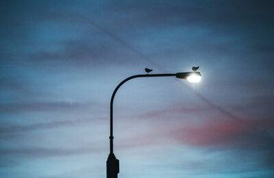 В освобожденном городе на Харьковщине впервые за год включили уличные фонари