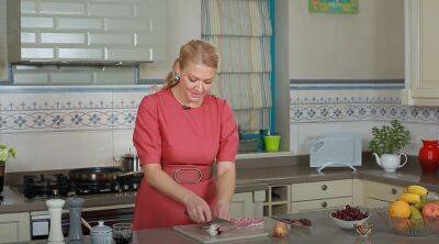 Звезда "Мастер Шеф" Литвинова дала рецепт ребрышек в кисло-сладком вишневом соусе: "На высшем уровне"