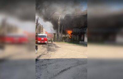 В Твери горит частный жилой дом