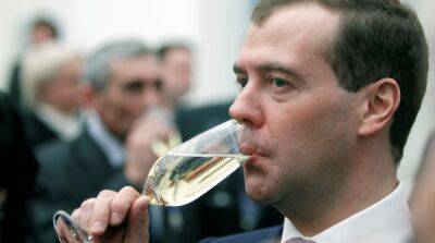 Медведев заявил, что «мир болен» и перспектива ядерного взрыва «растет с каждым днем»