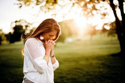 Три самые сильные молитвы на Радоницу: как нужно помянуть близких