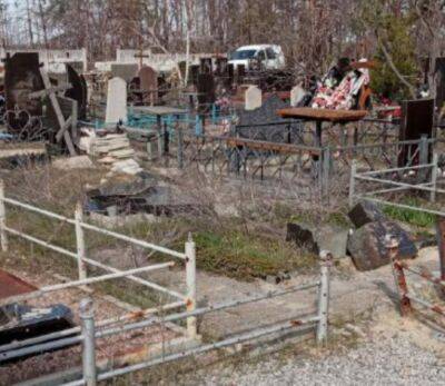 Ходить опасно: в сети показали, как сейчас выглядит кладбище в Вороново