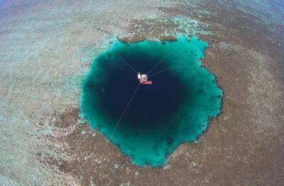 Ученые обнаружили вторую по величине в мире голубую дыру