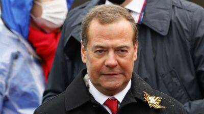 Медведев заявил, что у России есть "ядерные скрепы"