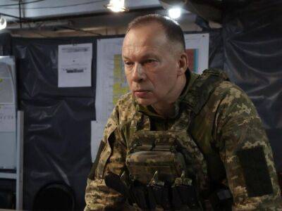 Враг наступает на востоке Украины одновременно на нескольких направлениях – Сырский