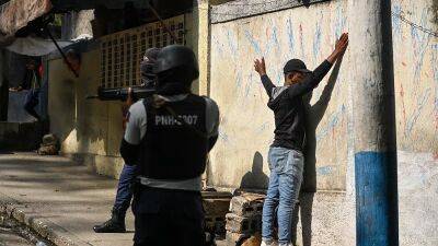 Гаитяне линчует подозреваемых в бандитизме