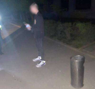Харьковчанин посреди ночи украл урну с улицы, чтобы поставить у себя дома
