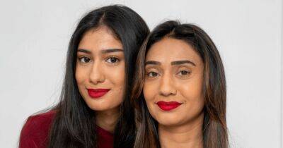 Разыграли официантку: маму и дочь с разницей в 25 лет часто называют близнецами (фото)