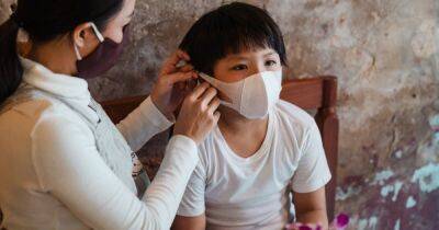 "Плакали даже опытные медсестры": Китай переписывает историю происхождения COVID-19, — СМИ