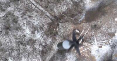 Больше никуда не поехал: дрон ВСУ удачно подбил российский танк Т-72Б3 (видео)