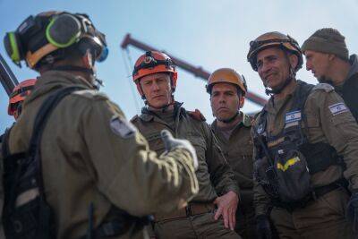 Эрдоган вручил медаль командиру израильских спасателей на землетрясении в Турции