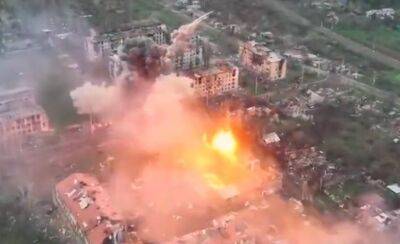 Авіація ЗСУ бомбами JDAM знищила базу окупантів у Бахмуті | Новини та події України та світу, про політику, здоров'я, спорт та цікавих людей