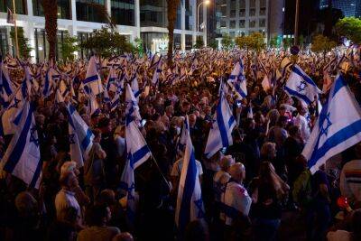 Вечером в Тель-Авиве состоялась «вечеринка протеста», еще несколько демонстраций в других городах