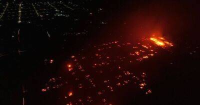Огонь уничтожил 92 дома: в поселке РФ масштабный пожар, людей эвакуировали (фото, видео)